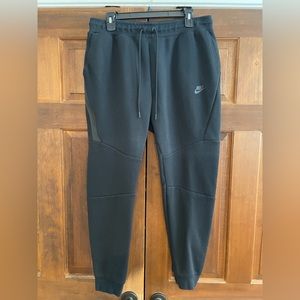 Like New - Men’s Nike Tech Fleece Slim Fit Taper Pants - Black - Size Large